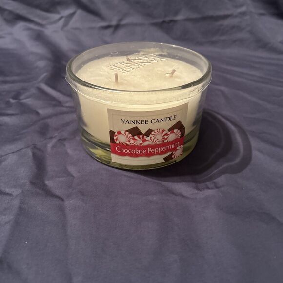 Yankee Candle Chocolate Peppermint 17 oz Three Wick New Retired - Picture 1 of 9